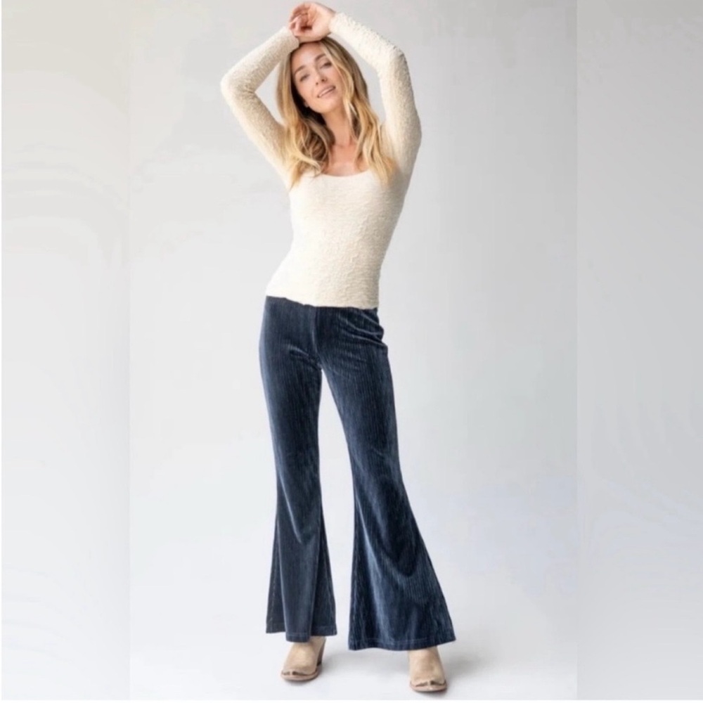 NATURAL LIFE Women's Ribbed pull on flare pants, velour fabric